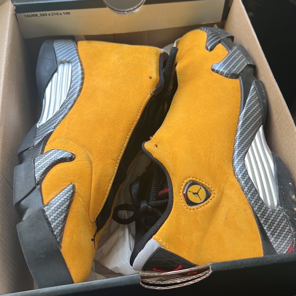 AIR JORDAN 14 RETRO GS 'REVERSE FERRARI'
US Youth Size 5